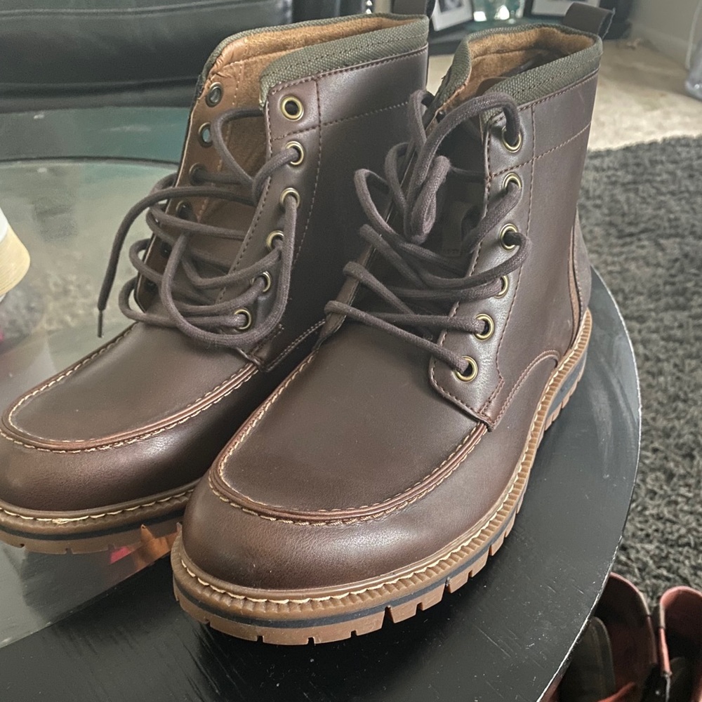 GAP men boots size 11. NEW